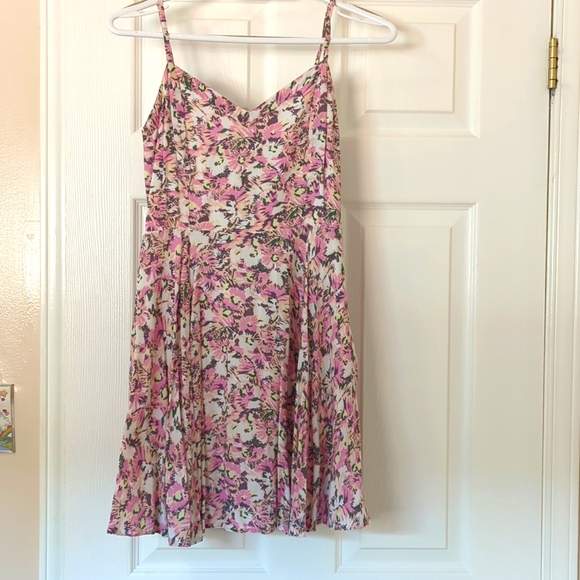 Aritzia Pink Floral Mini Dress Size 8 Lightly Worn - Picture 1 of 2